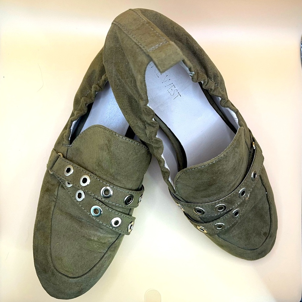 Nine West Buzzme Olive Green Flat. Size 6.5. Excellent condition.